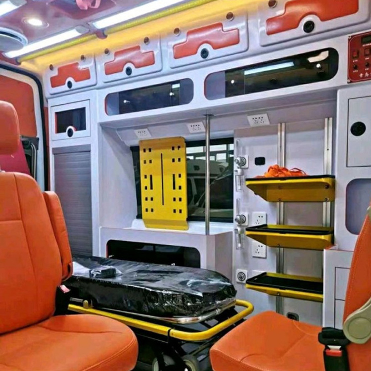 禄丰长途救护车护送病人租赁价格